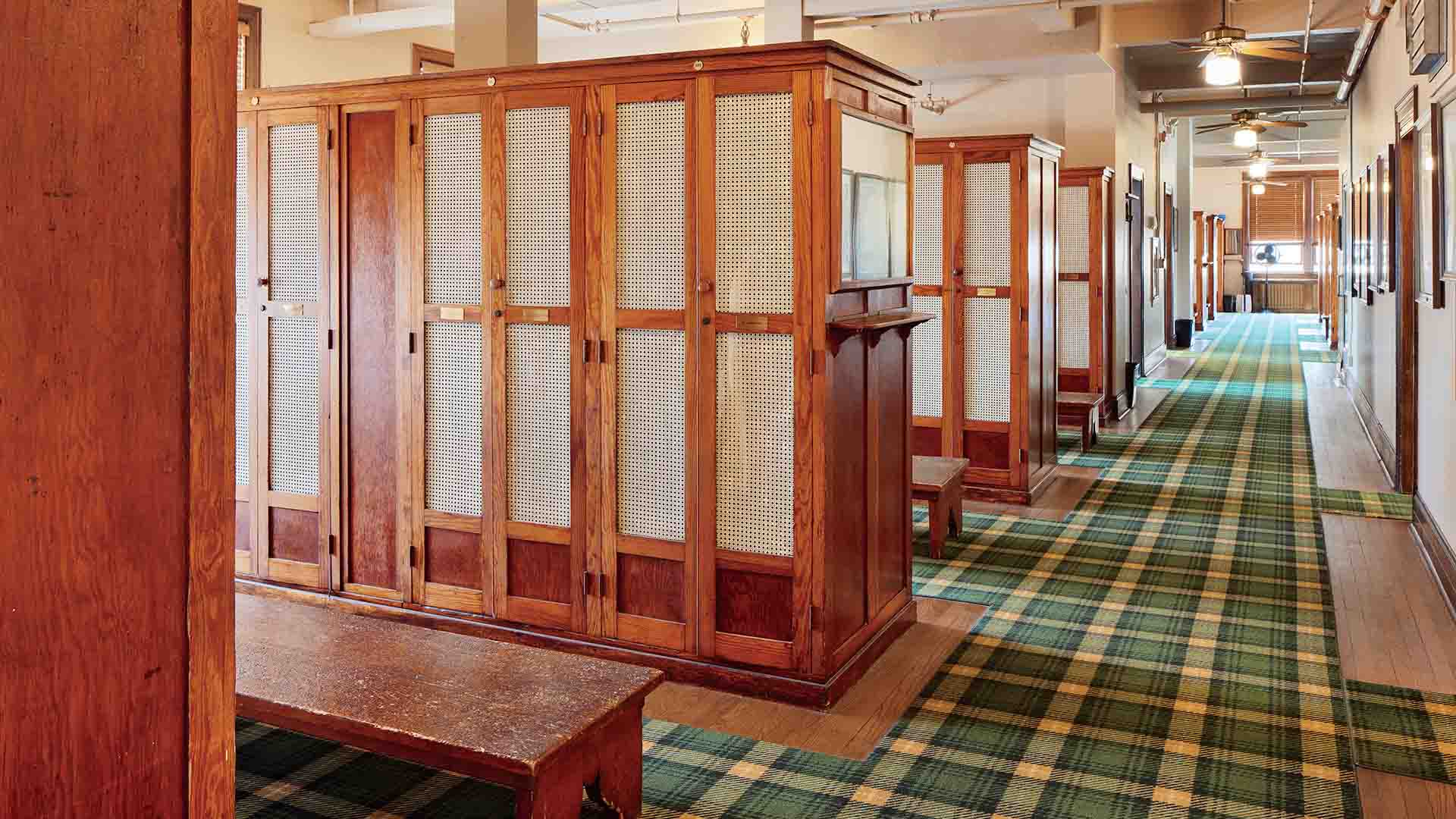oakmont locker room