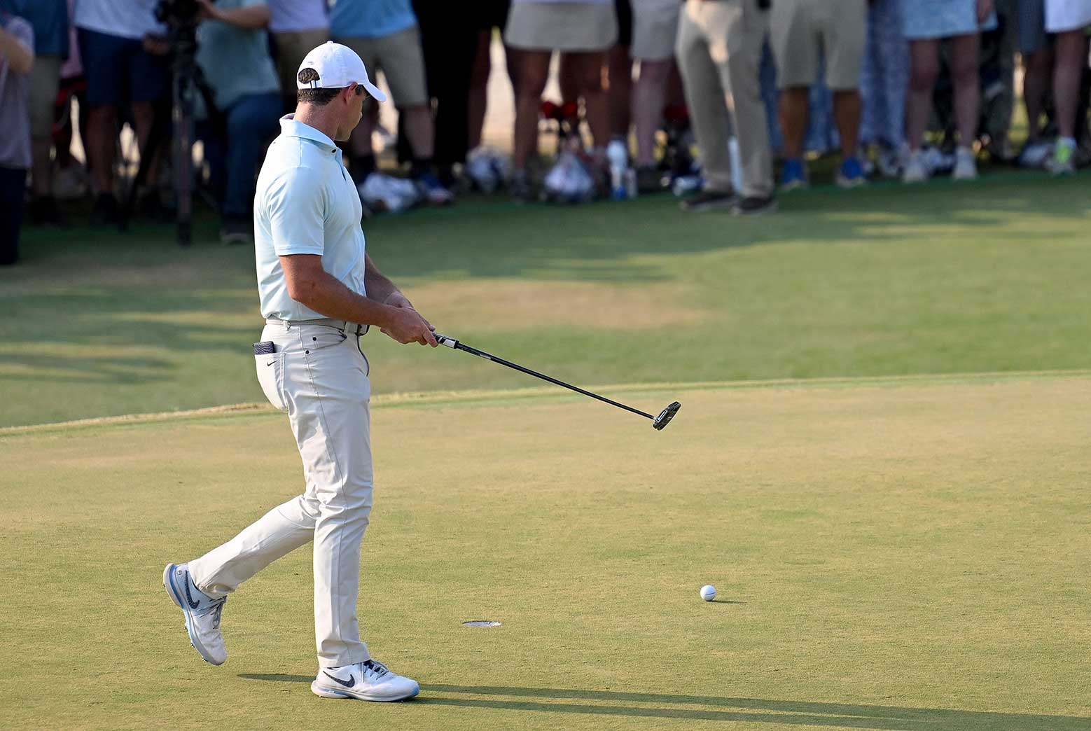 rory mcilroy watches a putt at the 2024 us open