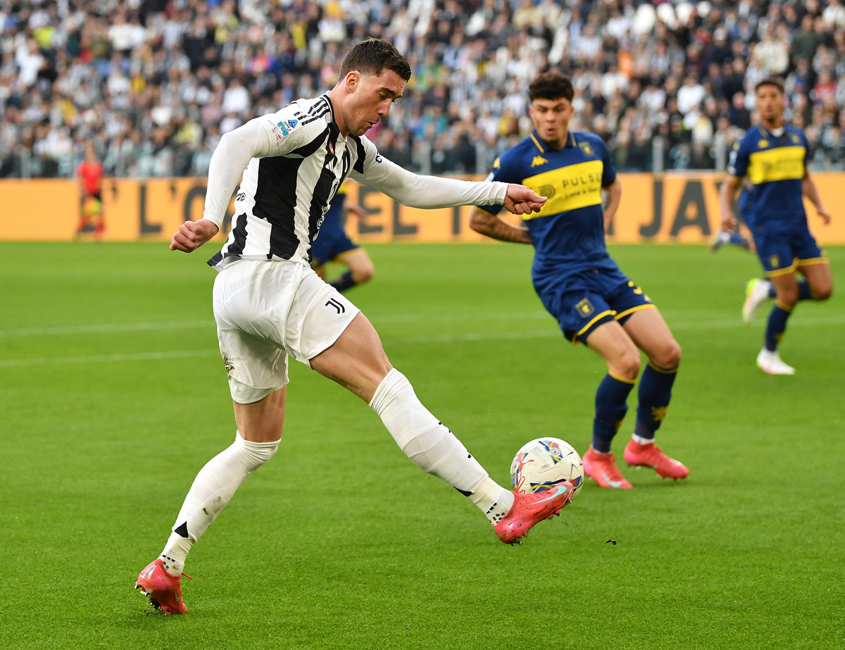 Dusan Vlahovic against Genoa