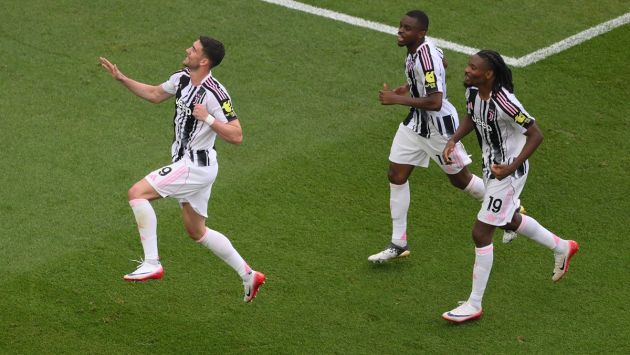 Vlahovic celebrating v Wydad