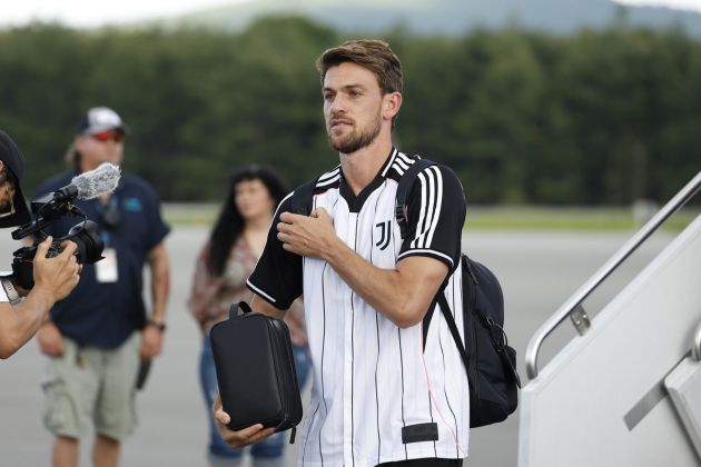Daniele Rugani in the airport