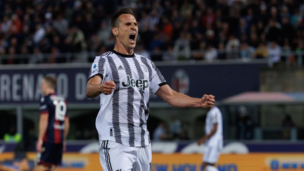 Milik celebrates scoring for Juventus against Bologna