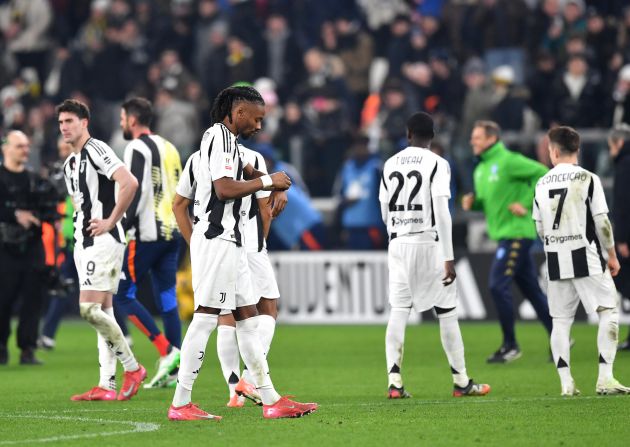 Juventus players dejected following Empoli defeat