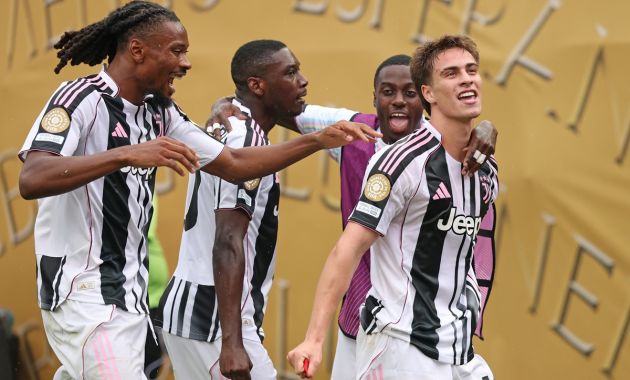 Yildiz celebrating v Wydad