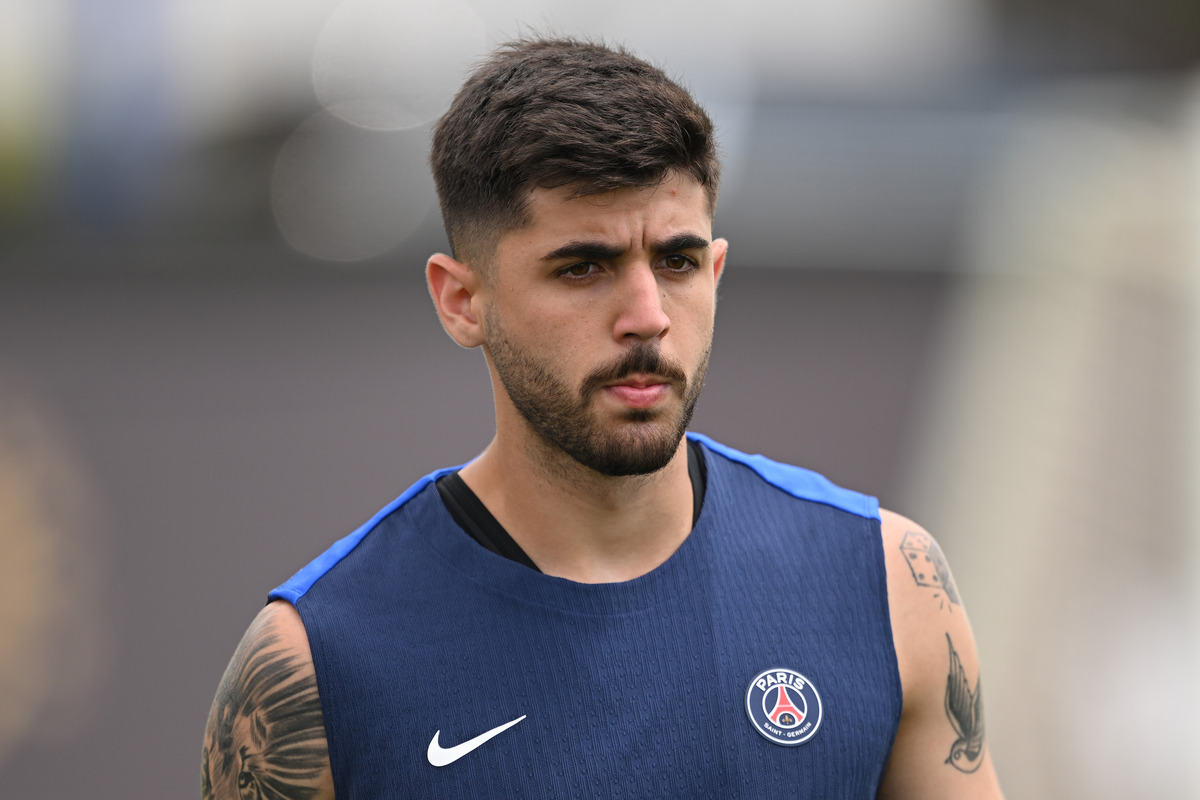 Lucas Beraldo in PSG training