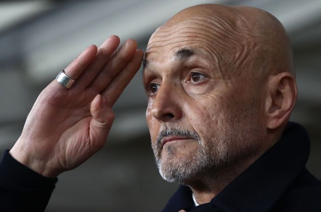 Luciano Spalletti saluting