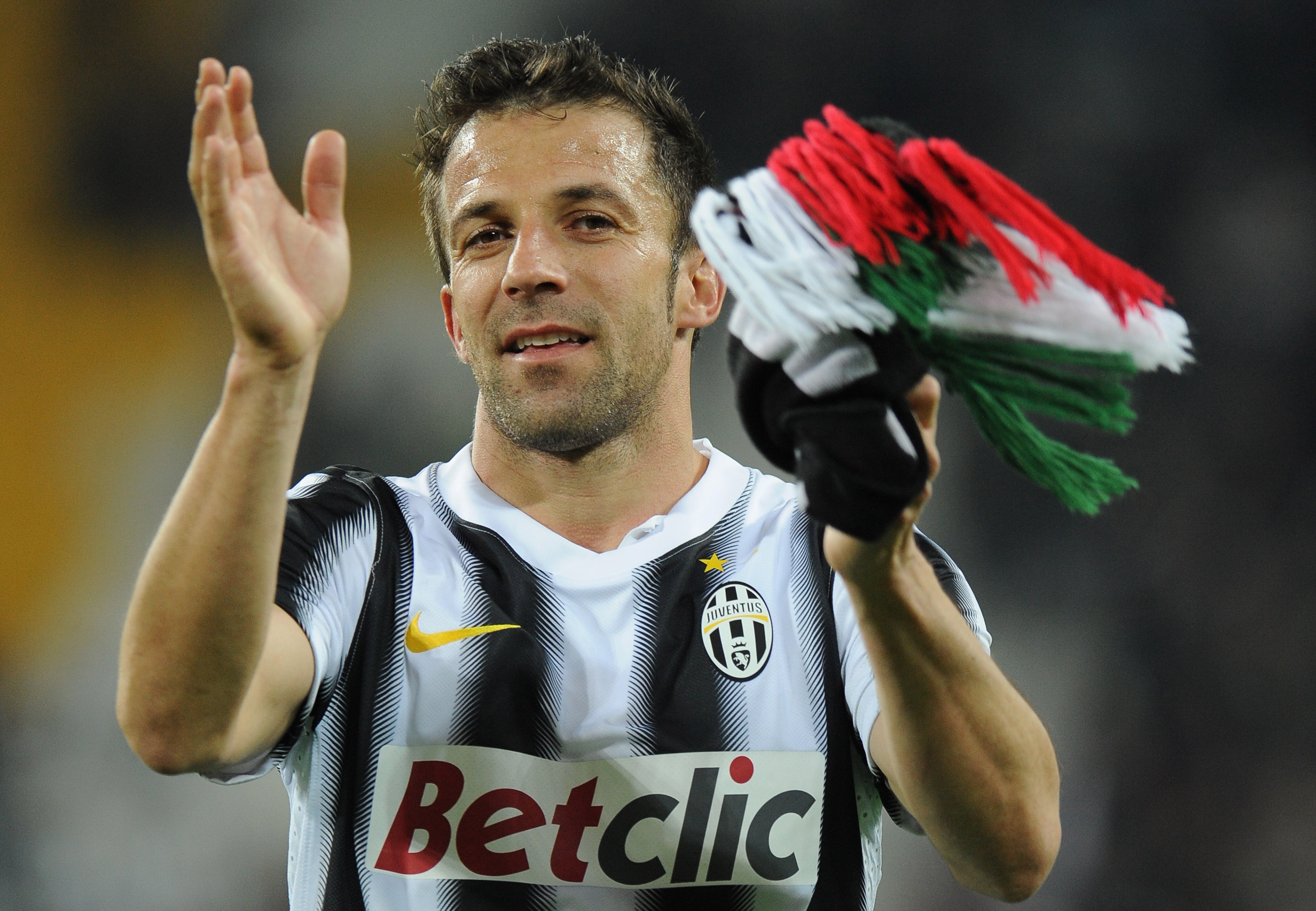 Alessandro Del Piero applauds Juventus fans