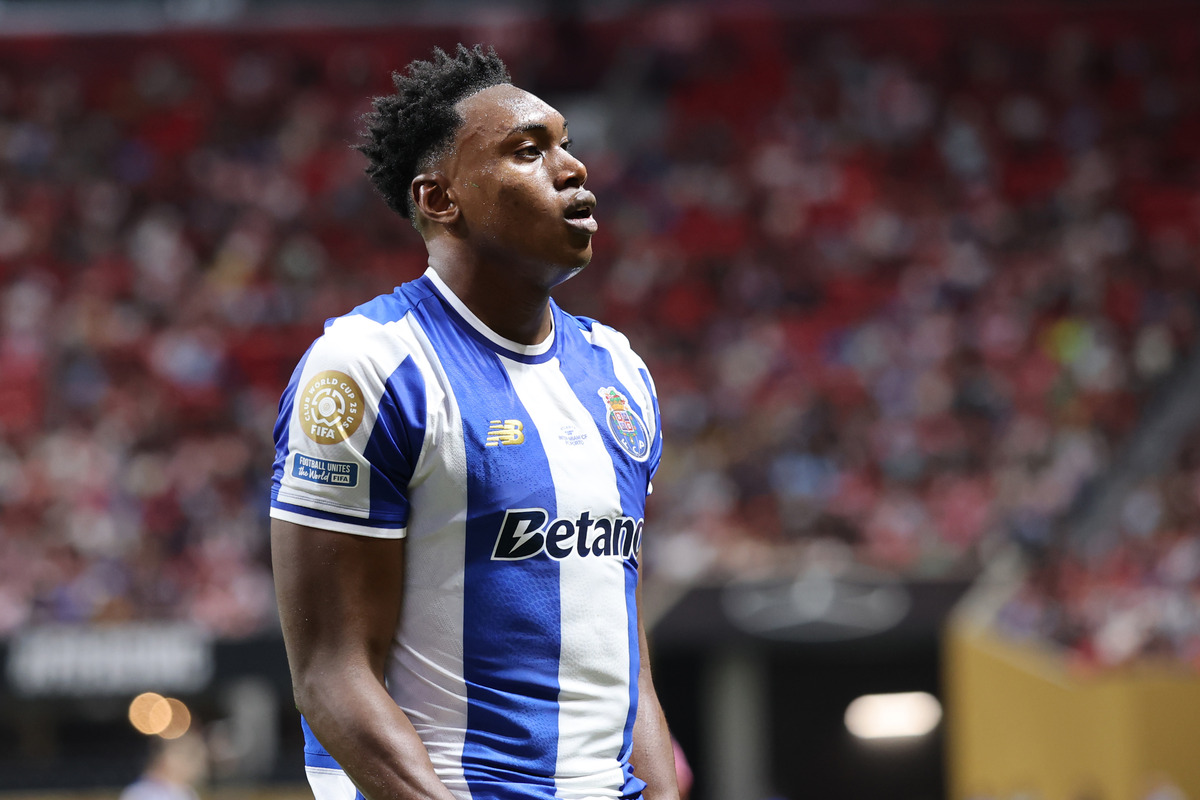 Samu Aghehowa in action for Porto